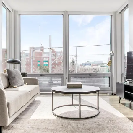 E Cambridge 2br W Gym Wd Nr Lechmere T Bos-636 *