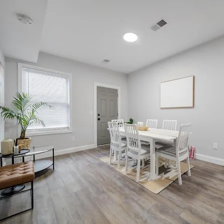 Apartment 4br 1bh In South Near Old Harbor Private