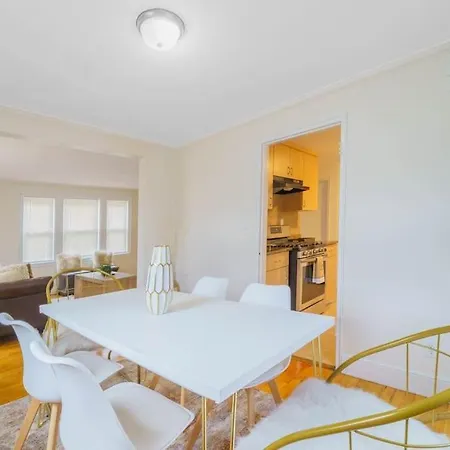 New Vanity Short- Term Rentals- Neponset Riverway *
