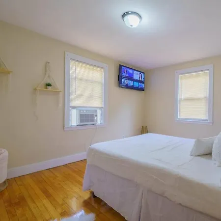 New Vanity Short- Term Rentals- Neponset Riverway *