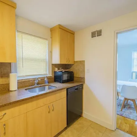 New Vanity Short- Term Rentals- Neponset Riverway *