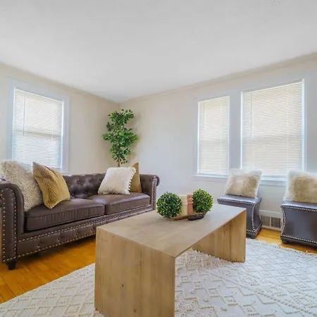 New Vanity Short- Term Rentals- Neponset Riverway
