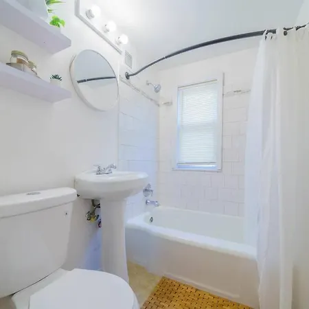 Apartment New Vanity Short- Term Rentals- Neponset Riverway