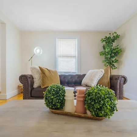 Apartment New Vanity Short- Term Rentals- Neponset Riverway