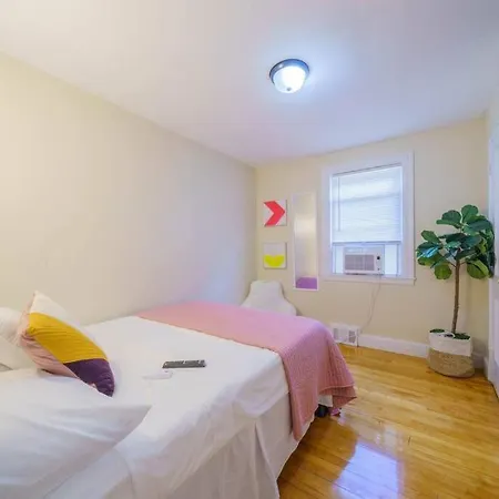 New Vanity Short- Term Rentals- Neponset Riverway Apartment