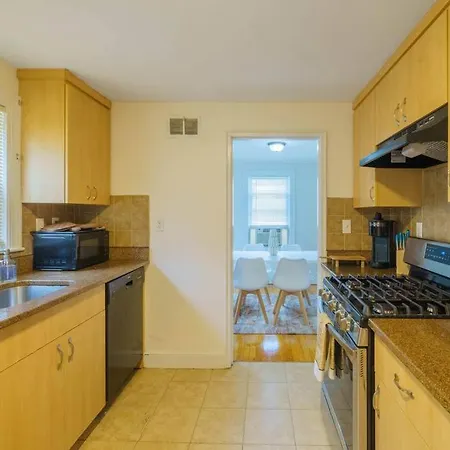 Apartment New Vanity Short- Term Rentals- Neponset Riverway *