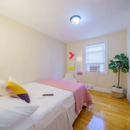 New Vanity Short- Term Rentals- Neponset Riverway Apartment *