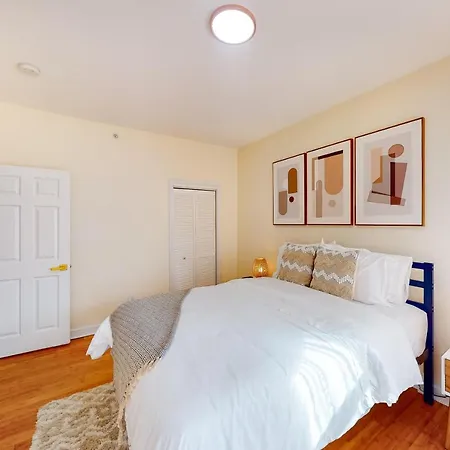 Apartment Five75 Lux Bos - Boho Chic Boston