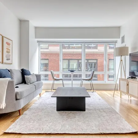 Back Bay 1br W Wd Gym Nr Copley Sq Bos-575 *