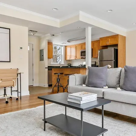 Chestationut Hill 2br W Wd Residential Area Bos-610 Boston