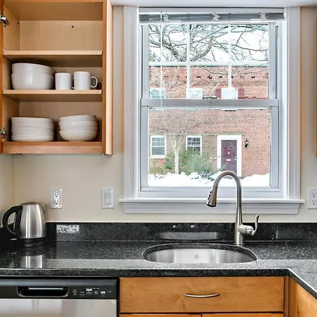 Chestationut Hill 2br W Wd Residential Area Bos-610 *