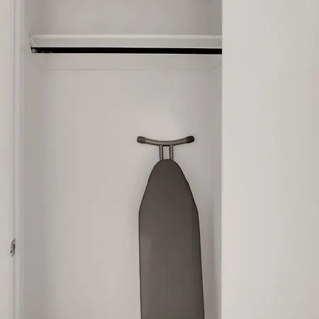 Symphony 1br Next Door To Laundromat Bos-670