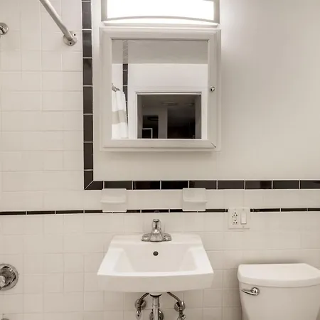 Apartment Brighton 1br Nr Sutherland Rd Green Line Bos-723 Boston