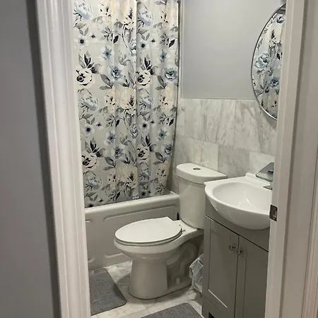 Brand New Luxury Near Downtown Guest house Boston