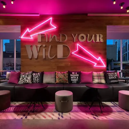 Hotel Moxy Downtown