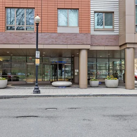 Well-located Kendall Sq 1br W Courtyard Bos-387