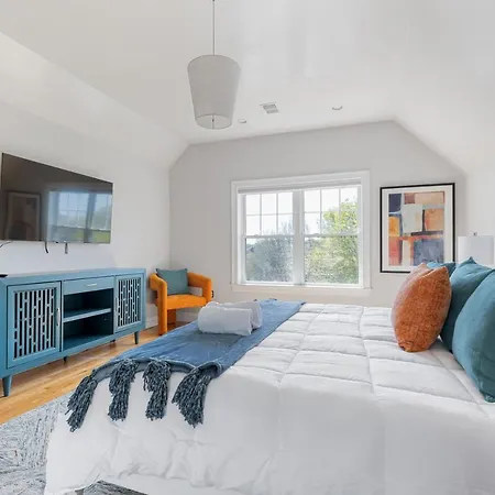 Amazing Family-friendly And Group-friendly #thebackdorch Boston