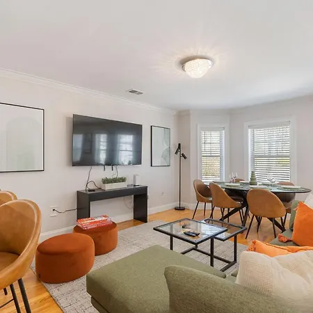 Apartment Amazing Family-friendly And Group-friendly #thebackdorch Boston