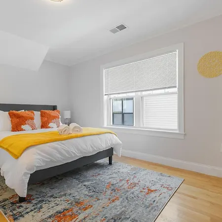 Amazing Family-friendly And Group-friendly #thebackdorch Apartment Boston