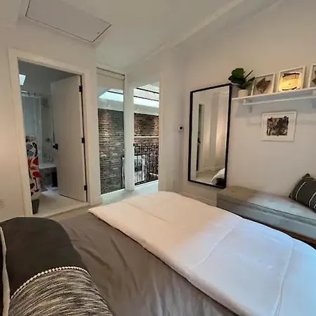 Luxurious Brighton Manor *