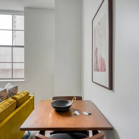 Lovely Studio In Near Metro Pet-friendly Apartment