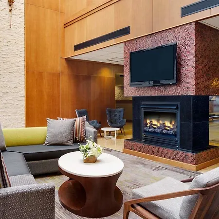 Courtyard By Marriott Logan Airport