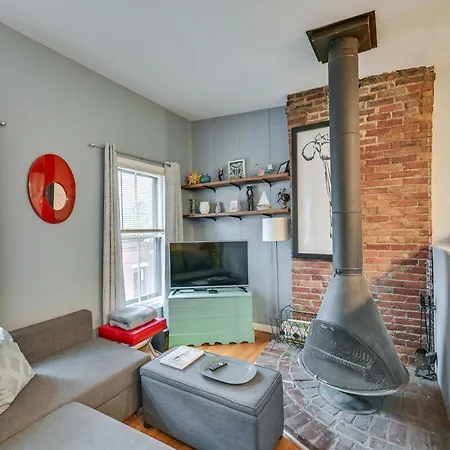 Holiday home Cozy Vacation With Rooftop Deck! Boston