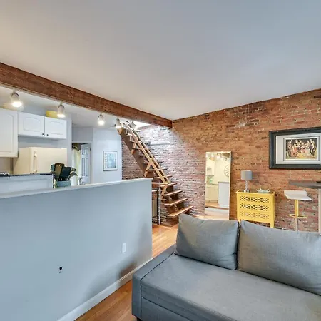 Holiday home Cozy Vacation With Rooftop Deck! *