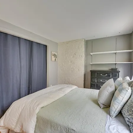 Holiday home Cozy Vacation With Rooftop Deck! Boston