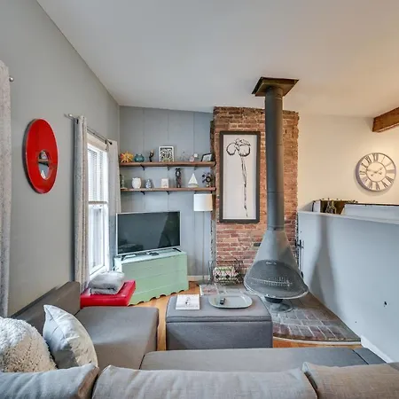 Cozy Vacation With Rooftop Deck! * Boston