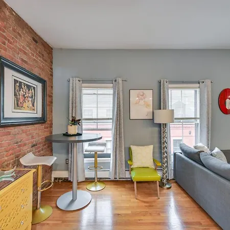 Cozy Vacation With Rooftop Deck! * Boston