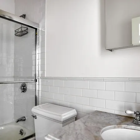 Longwood 2br W Wd Nr Mission Hill Bos-655 Boston