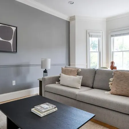 Longwood 2br W Wd Nr Mission Hill Bos-655 Boston
