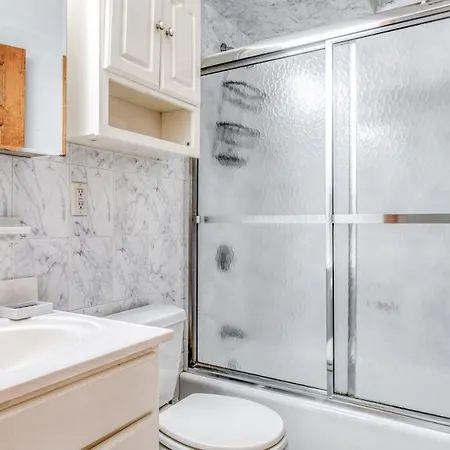 Apartment N End 2br W Balcony Rooftop On Hanover Bos-420