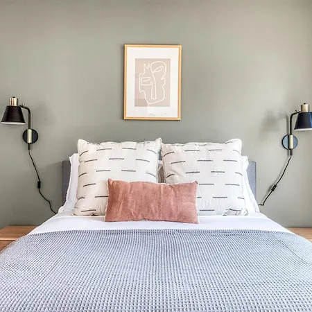 N End 2br W Balcony Rooftop On Hanover Bos-420 Boston