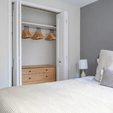 Apartment Charming N End 2br On Salem St Bos-452 Boston