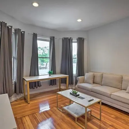 Astonishing 4br Bright *apt With Modern Amenities!