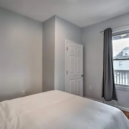 Astonishing 4br Bright *apt With Modern Amenities! Apartment *