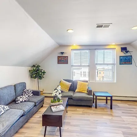 3Br Victorian Getaway With Loft, Near The Bay Boston