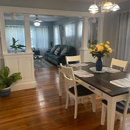 Luxury 2 Bedroom Private Apartment
