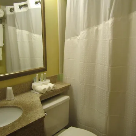 Hotel Express By Ihg Boston