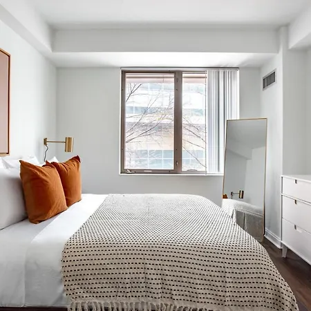 Well-located Kendall Sq 1br W Balcony Bos-389