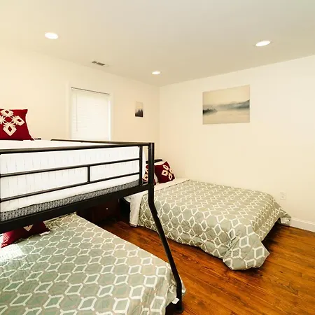988 - 4br - Cozy Getaway Near Common *