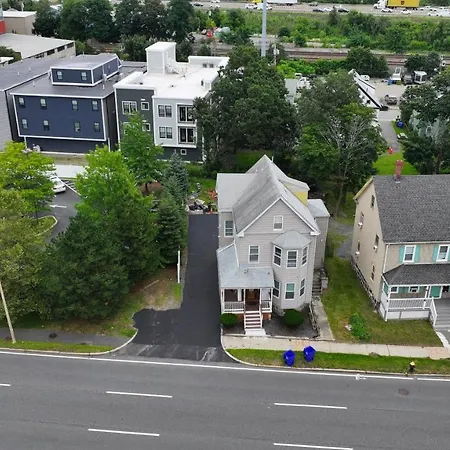 988 - 4br - Cozy Getaway Near Common *