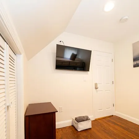 Apartment 988 - 4br - Cozy Getaway Near Common