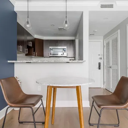 Back Bay 1br W Rooftop Gym Nr Shops Dining Bos-896