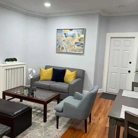 Spacious In Apartment *