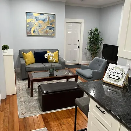 Spacious In Apartment *