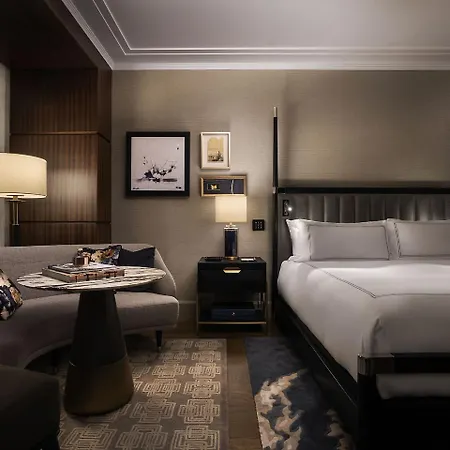 Raffles Hotel 5*