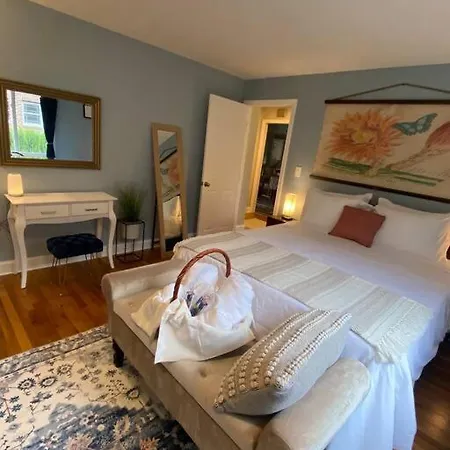 Unique & Peaceful Home, Ideal For 2026 World Cup Visitor, Free Parking * Boston